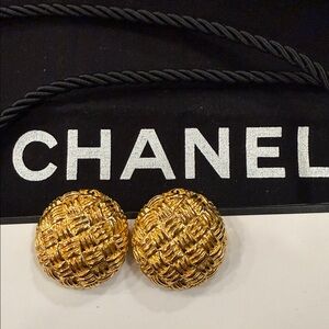 CHANEL Vintage Gold Woven Basket Clip Earrings Made in France